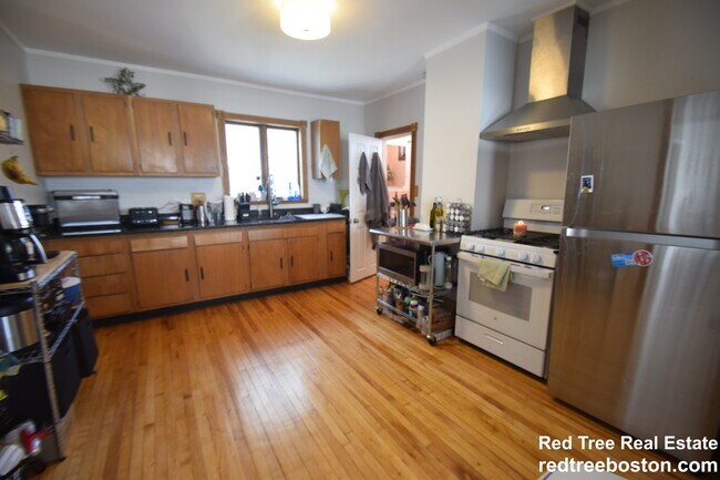 80 Carroll St unit 2, Chelsea, MA 02150 - photo 4