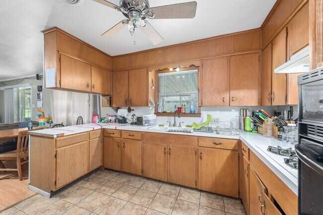 3908 Hilltop Dr, Bryan, TX 77801 - photo 7