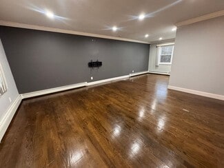 226 Princess St, Hicksville, NY 11801