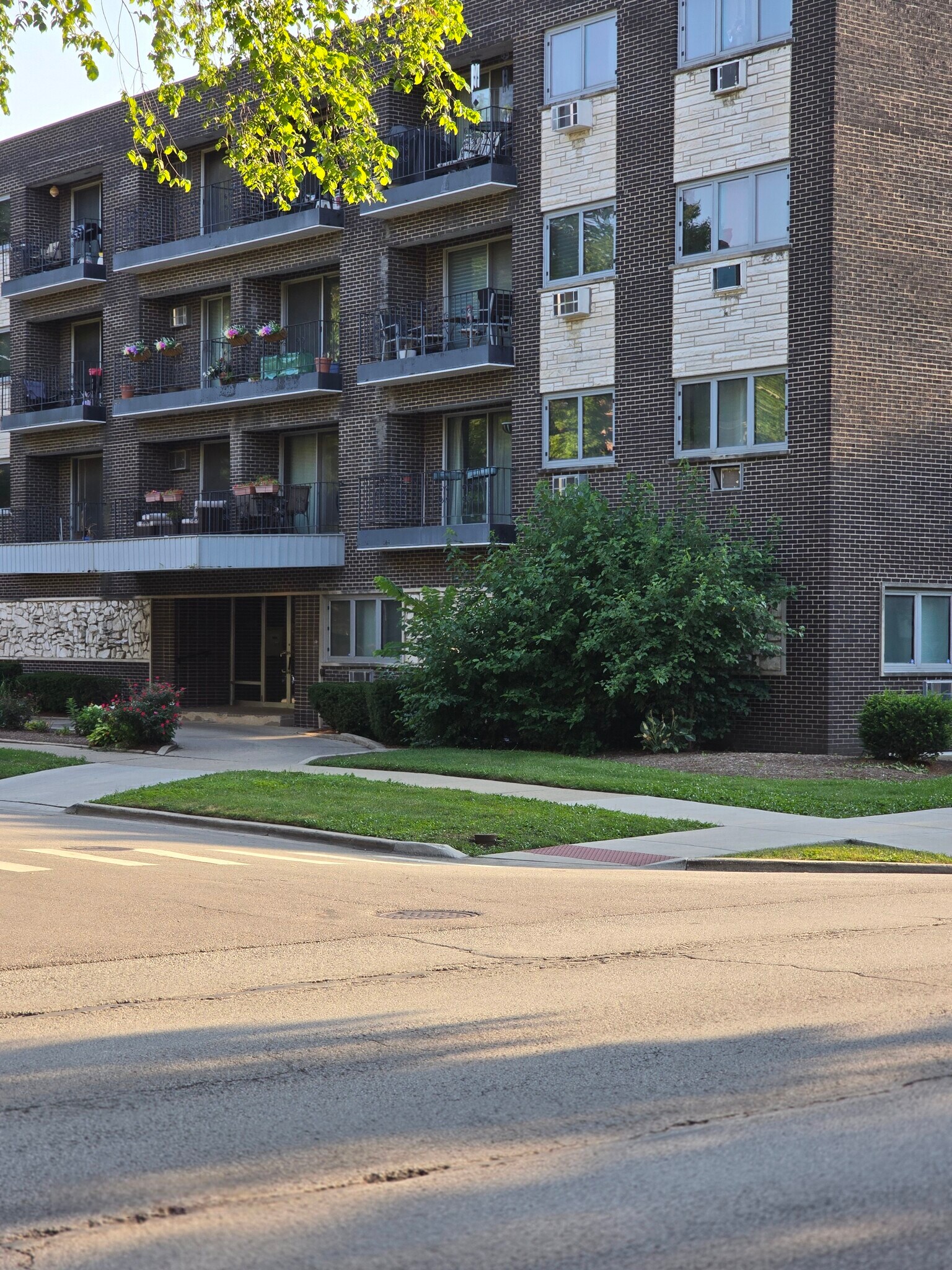 401 S Grove Ave unit 1A, Oak Park, IL 60302 - photo 1