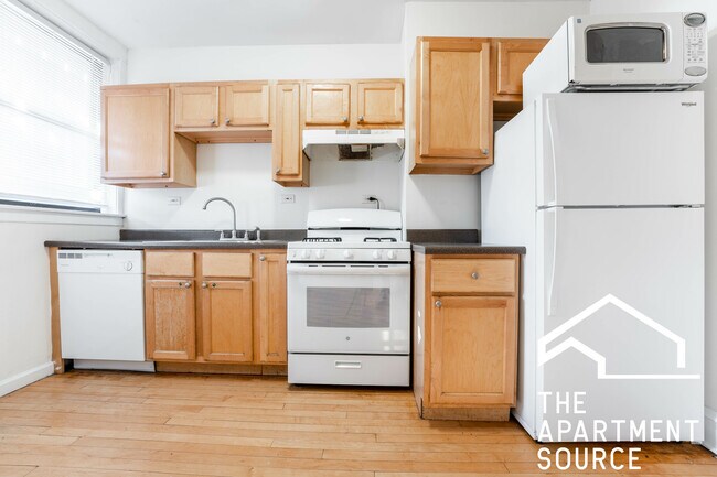 1955 W Winnemac Ave unit 3, Chicago, IL 60640 - photo 3