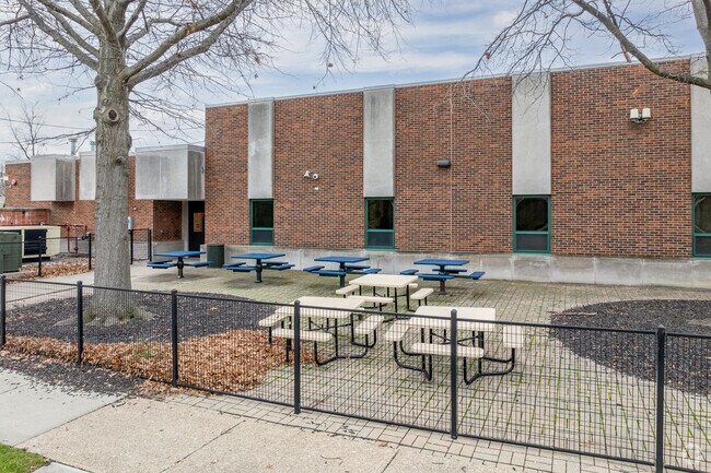 Louisa May Alcott Elementary students can eat outside during lunch.