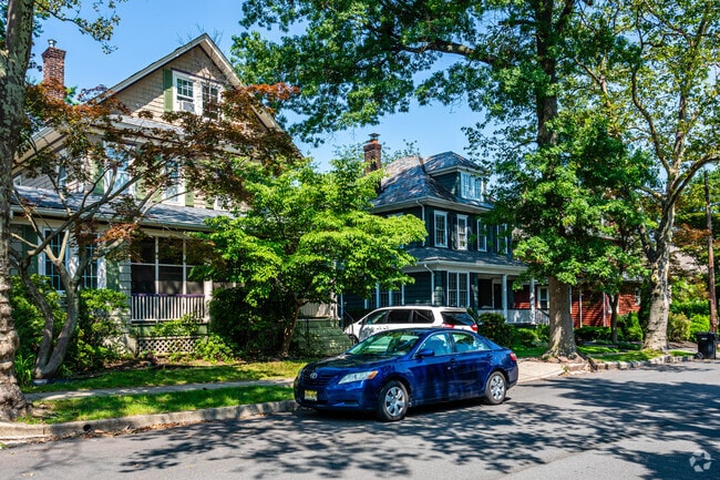 Historic homes line Highland Park’s quiet residential streets.