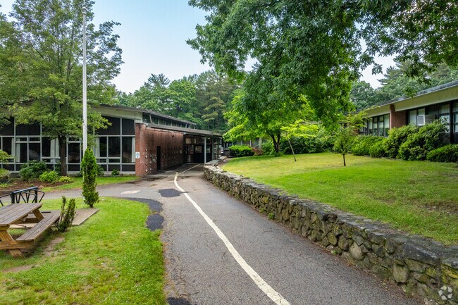 South Elementary School receives a rating of A- from niche.