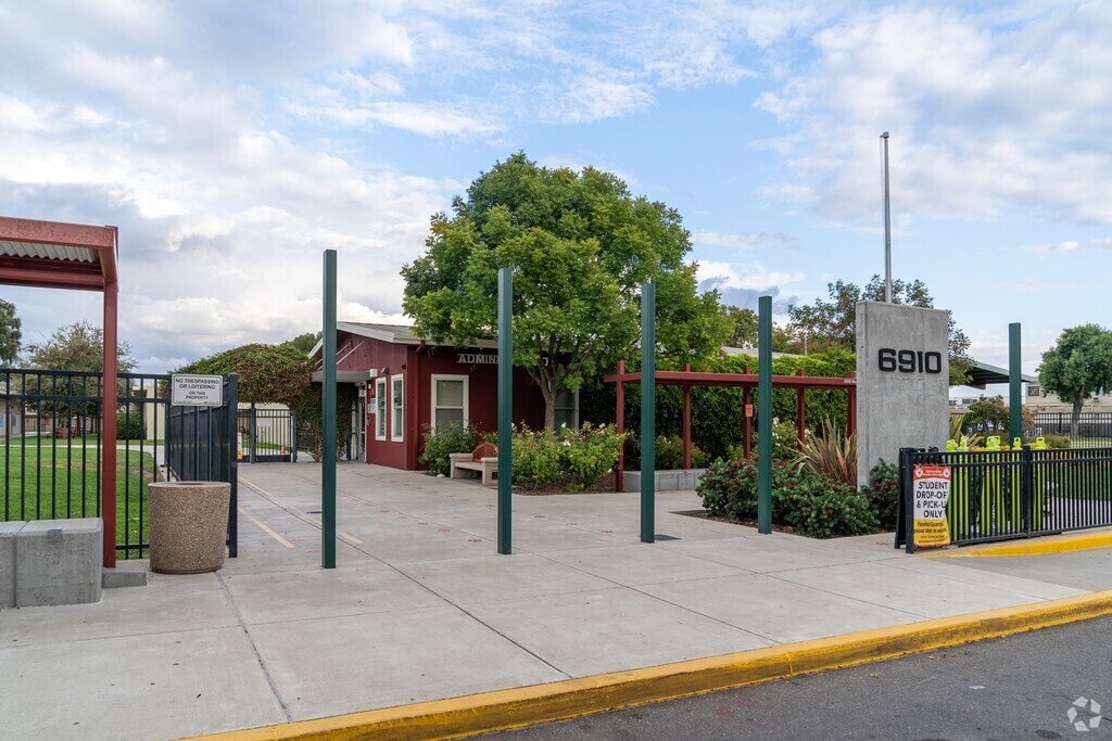 Lincoln Elementary School serves students in the Lincoln Village community.