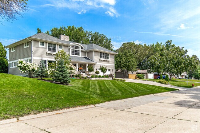 Tear-down is common in the Heights resulting in a mix of large new homes next to older homes.