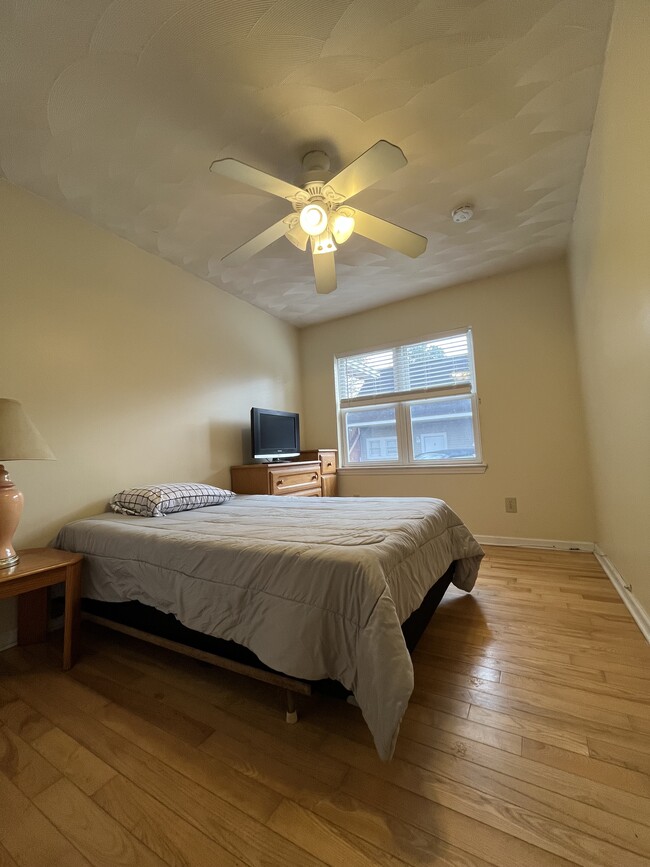 Large Affordable 3-Bed 3-Bath with Yard, Saratoga Springs, NY 12866 - photo 7