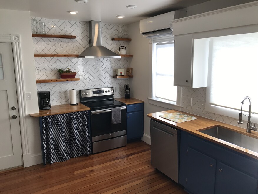 Kitchen Stove/Floating Shelves