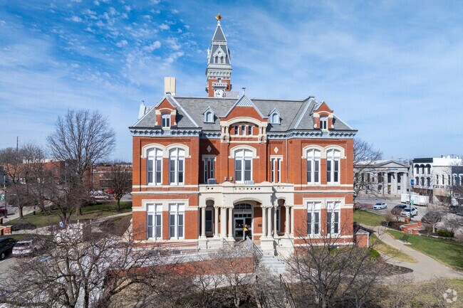 In Maryville the Nodaway County Courthouse, built in 1881, towers 111 feet above the half-mile strip of local shops and restaurants on Downtown Main Street.