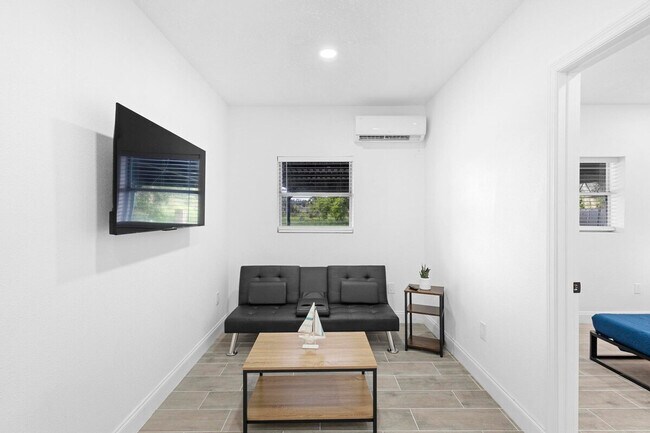 1882 Lake St unit ID1094219P, Oviedo, FL 32765 - photo 2