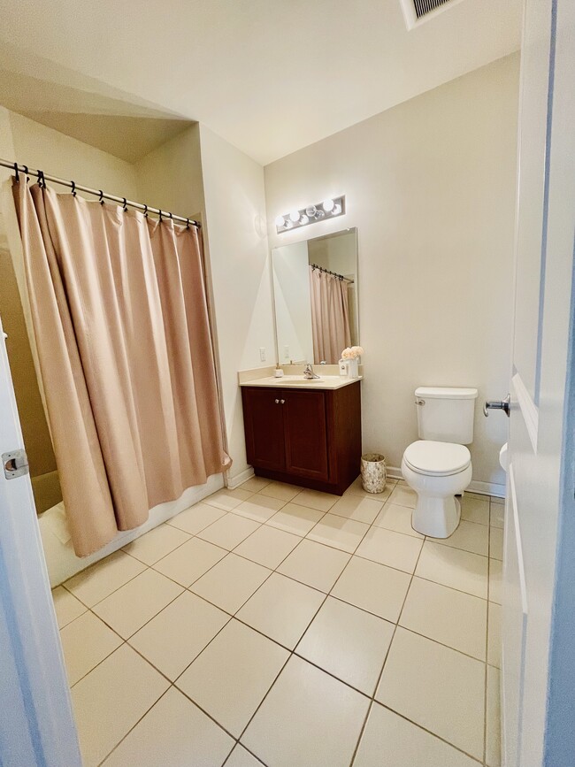 Second bathroom (full bath)