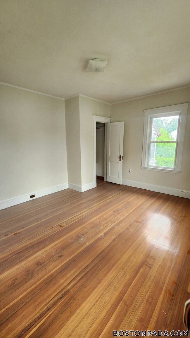 12 Eliot St, Medford, MA 02155 - photo 6