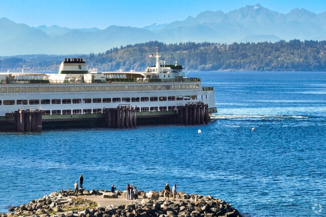 The Kingston Ferry offers Edmonds Bowl locals quick access to Kitsap Peninsula.