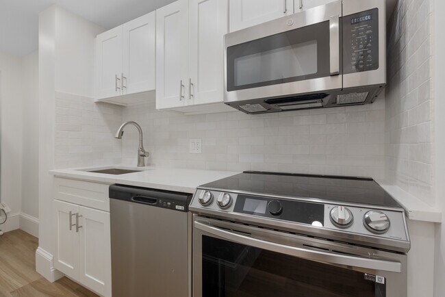 94 Saint Botolph St unit 8, Boston, MA 02116 - photo 2