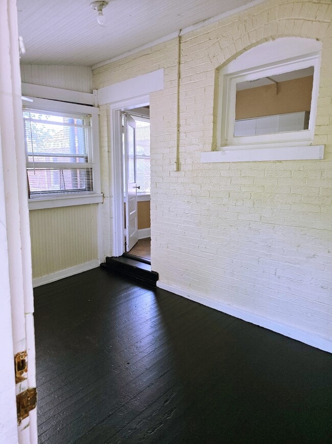 352 1/2 E 20th Ave unit 352.5, Columbus, OH 43201 - photo 2