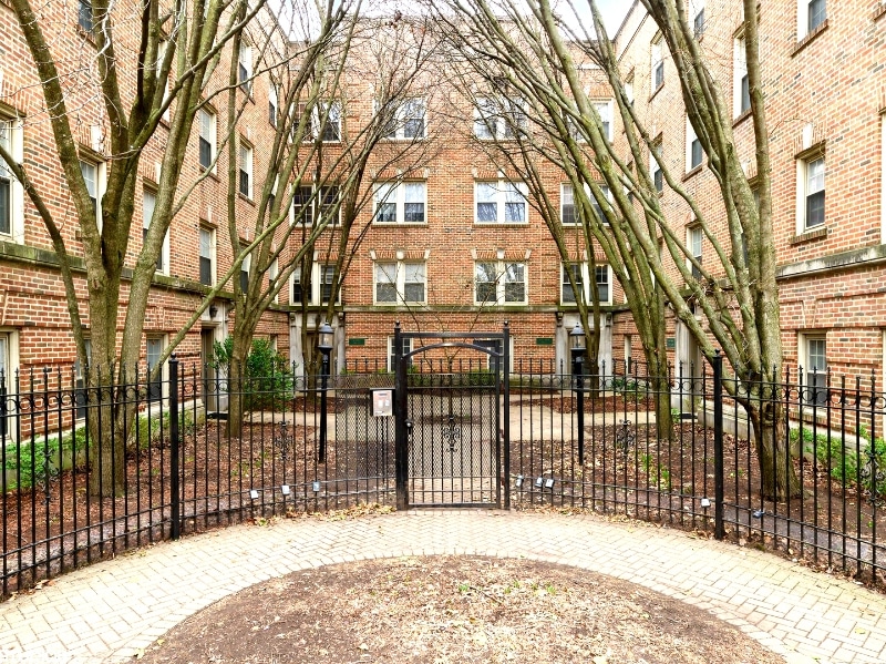 839 E 52nd St unit 3, Chicago, IL 60615 - photo 1