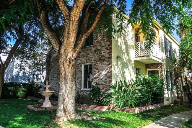 1832 Scott Rd unit 1832, Burbank, CA 91504 - photo 2