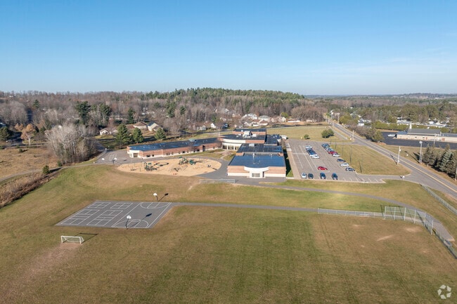 Stettin Elementary School  has 313 students.