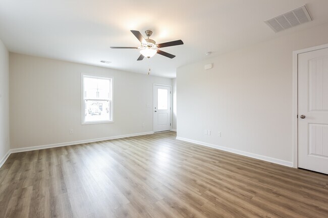 331 Noble Ln, Pendleton, SC 29670 - photo 3