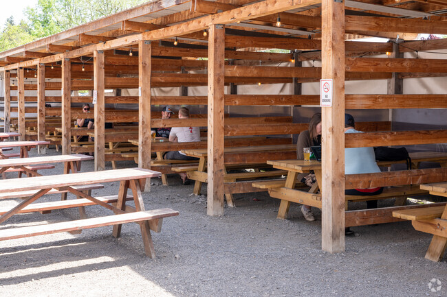 Enjoy the many outdoor dining options the West Hazel Dell restaurants offer.