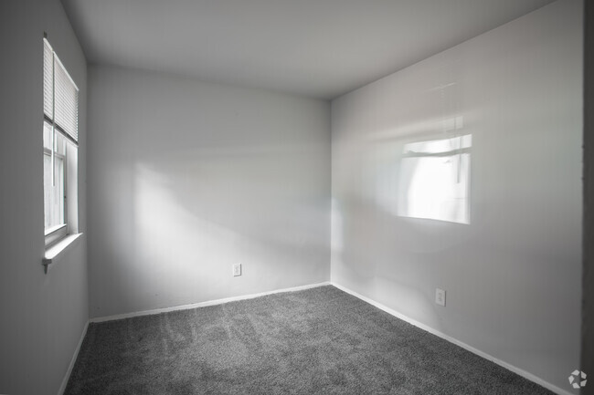 2BR,1BA,-850SF