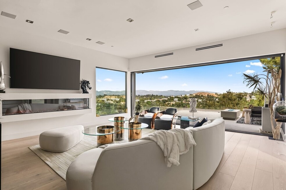 5170 Medina Rd, Woodland Hills, CA 91364 - photo 1