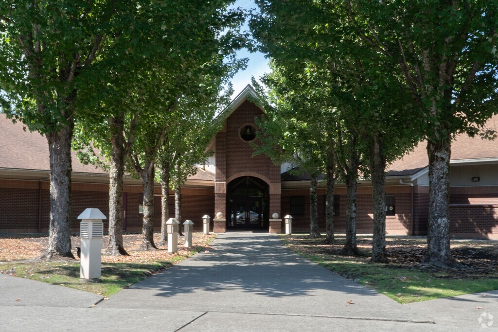 An entry shot for Sumner Middle School.