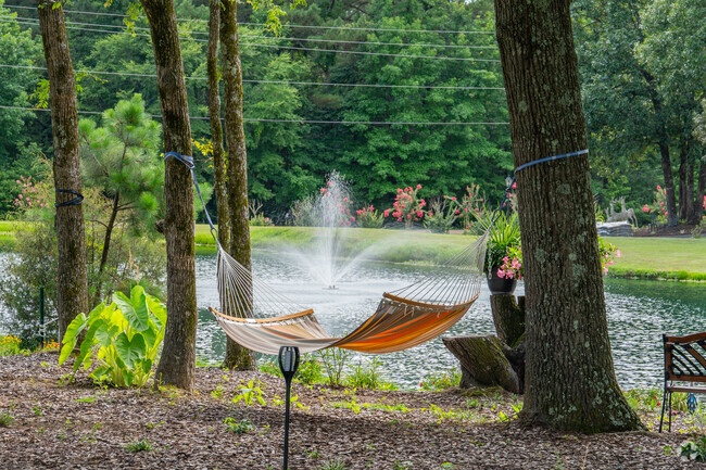 Center Hill is a laid back neighborhood with nature all around.