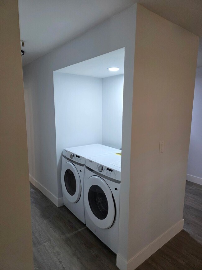 Riverside Apartments - OPEN HOUSE 11/22, Rockford, IL 61103 - photo 7