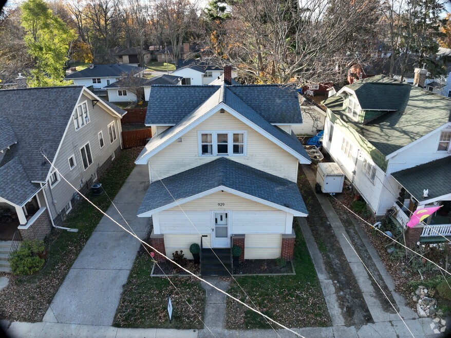 929 Ireland Ave, Muskegon, MI 49441 - photo 2