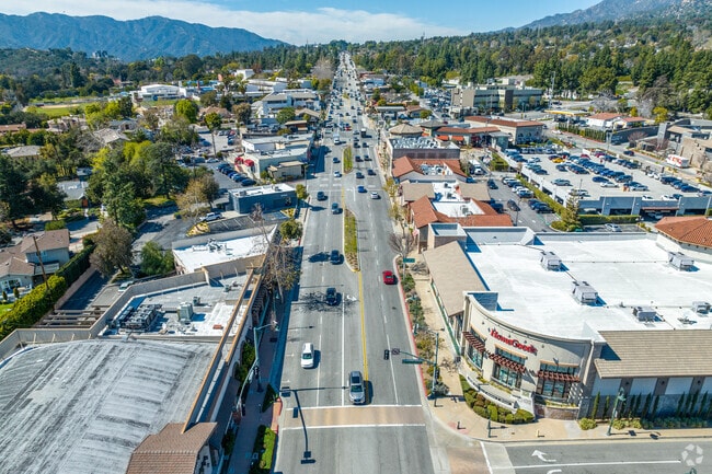 Explore the major retail corridor on Foothill Blvd in La Cañada Flintridge.