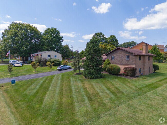 The real estate market in Farmview-Ramble includes a range of property sizes and styles.