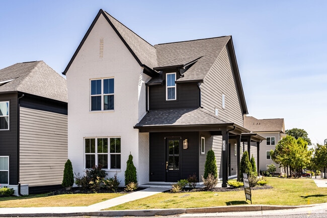 There are large contemporary homes in the Historic Downtown Jackson neighborhood.