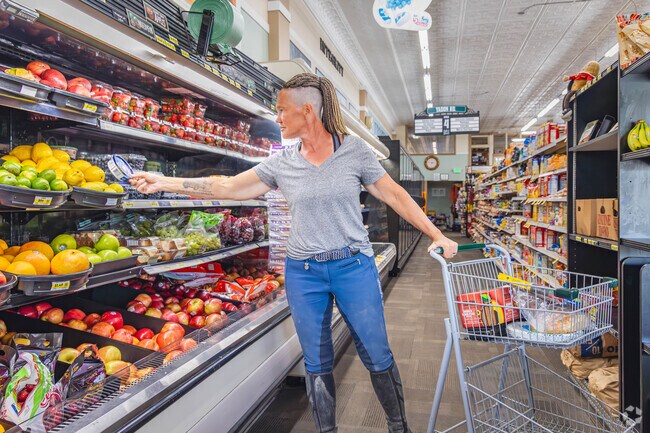 L&F Market is located in Manhattan and offers Gallatin River Ranch locals fresh produce options.