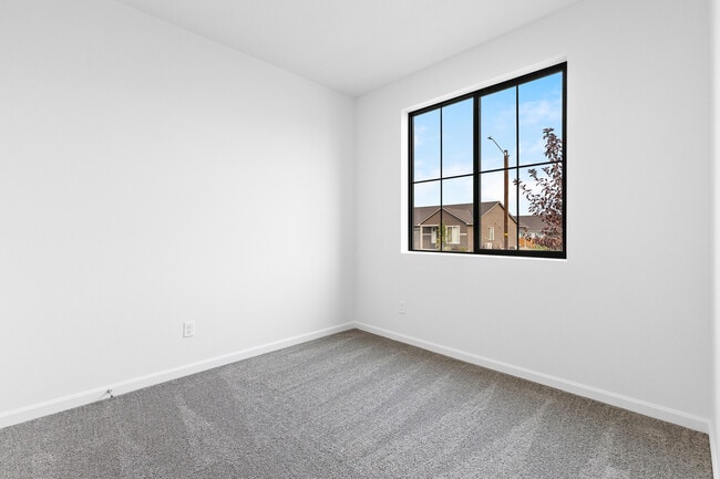 312 Amberly Ave, Grandview, WA 98930 - photo 7