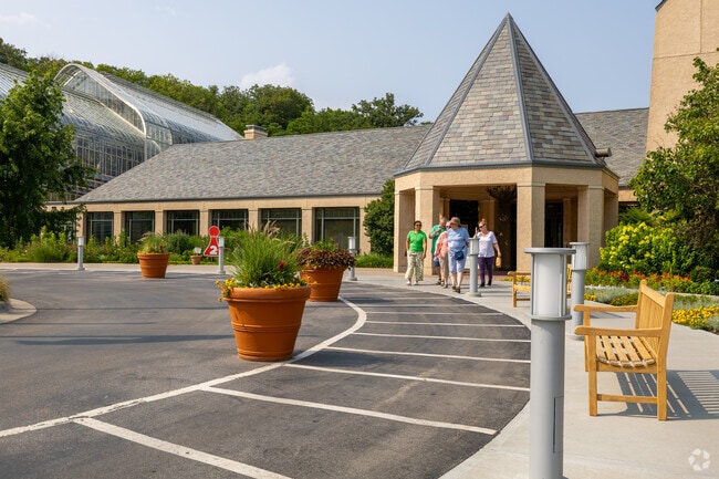 Lauritzen Gardens is the perfect place to take the family near Woodland Hills.