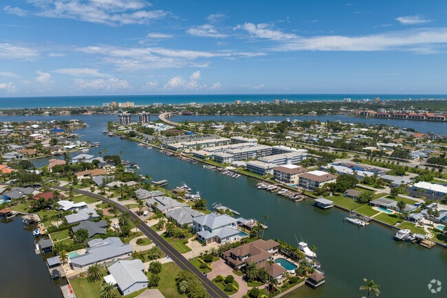 Access New Smyrna Beach easily from Buena Vista Shores via the North Causeway.