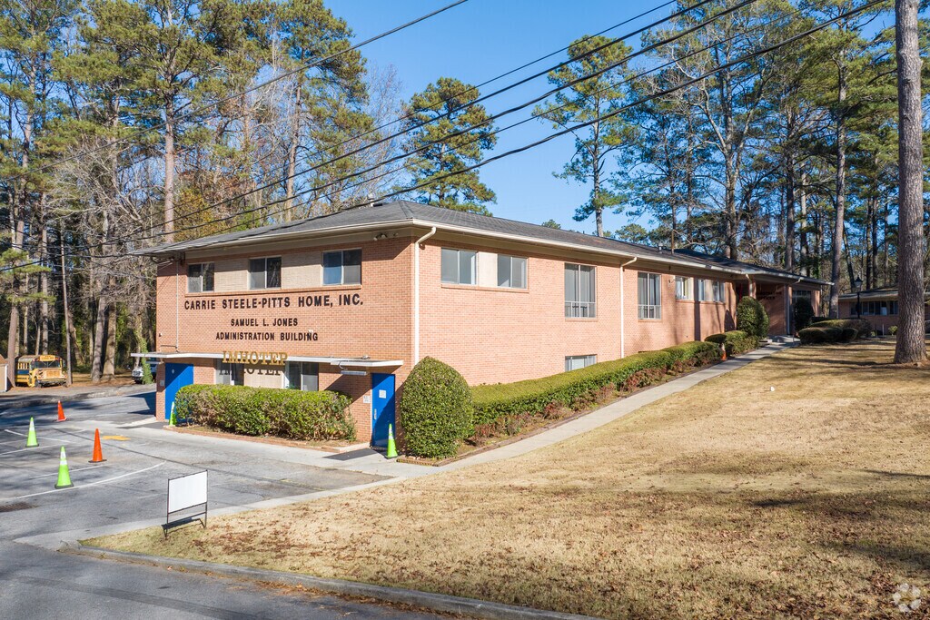 Imhotop Academy is a private school serving students PK-8.