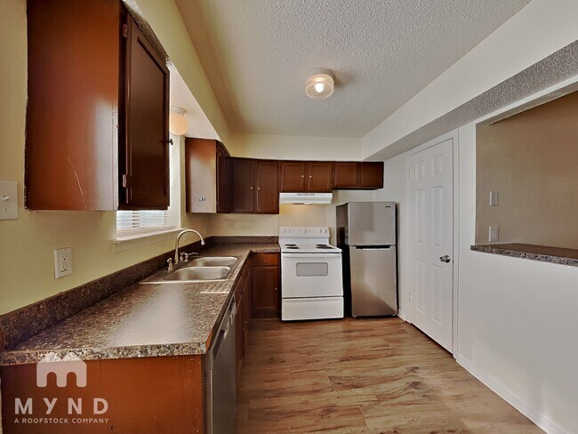 2806 Wimbledon Ct unit B, Garland, TX 75041 - photo 5