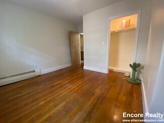 307 Tappan St Unit 6, Brookline, MA 02445