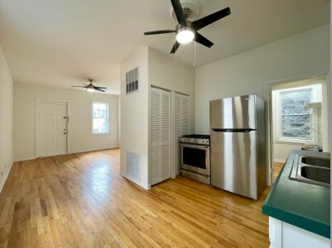 2219 N Hoyne Ave unit 2, Chicago, IL 60647 - photo 3