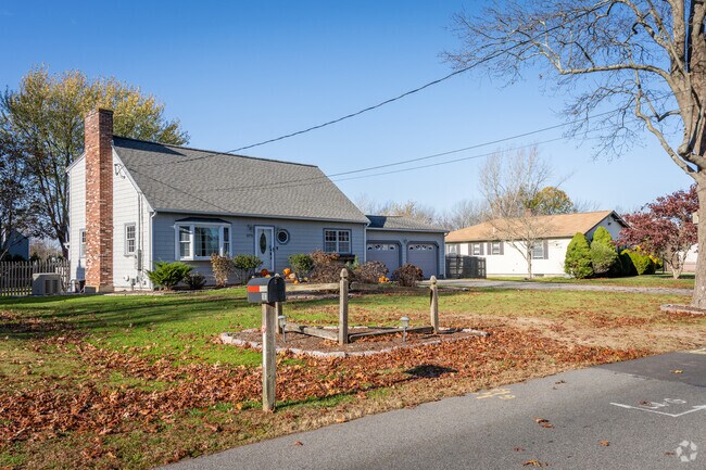 Enjoy the simple charm and classic style of Cape Cod homes in Somerset Reservoir, MA.