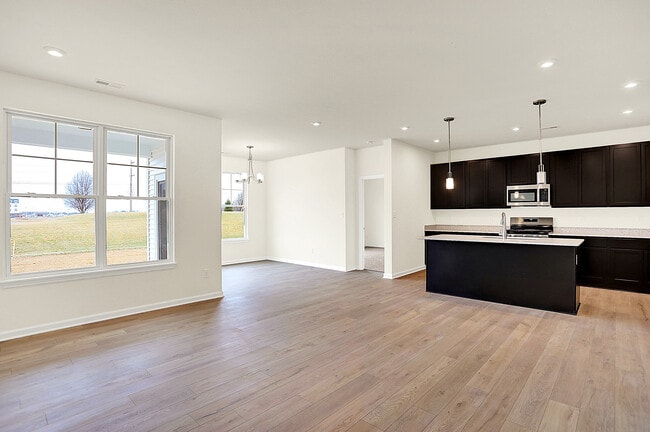 1627 Clover Crossing Dr, Greenfield, IN 46140 - photo 4