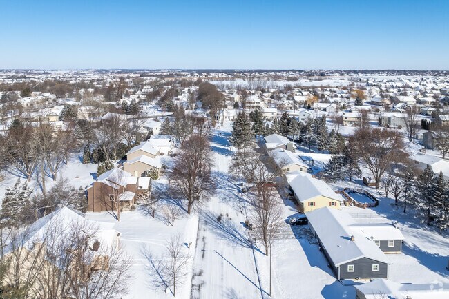 Renstone is located near a number of public parks and numerous downtown amenities.