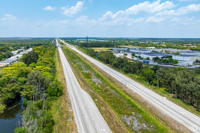 US Highway 27 has a direct access to Chapel Trail neighborhood.