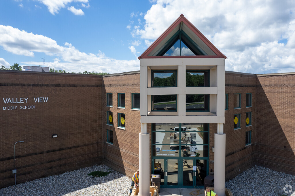 The entrance to Valley View Middle School.