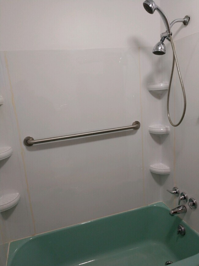 1357 N Main Ave unit 2nd flr, Scranton, PA 18508 - photo 5