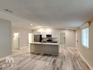 5825 Crossing King Dr, Charlotte, NC 28212