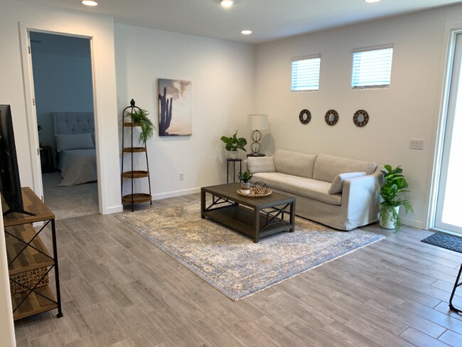 15857 W Kendall St unit 2, Goodyear, AZ 85338 - photo 2