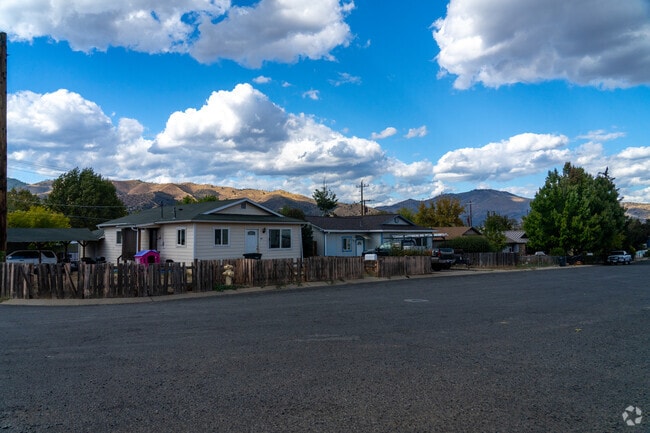 Residents of Yreka enjoy wide streets and plenty of sidewalks.